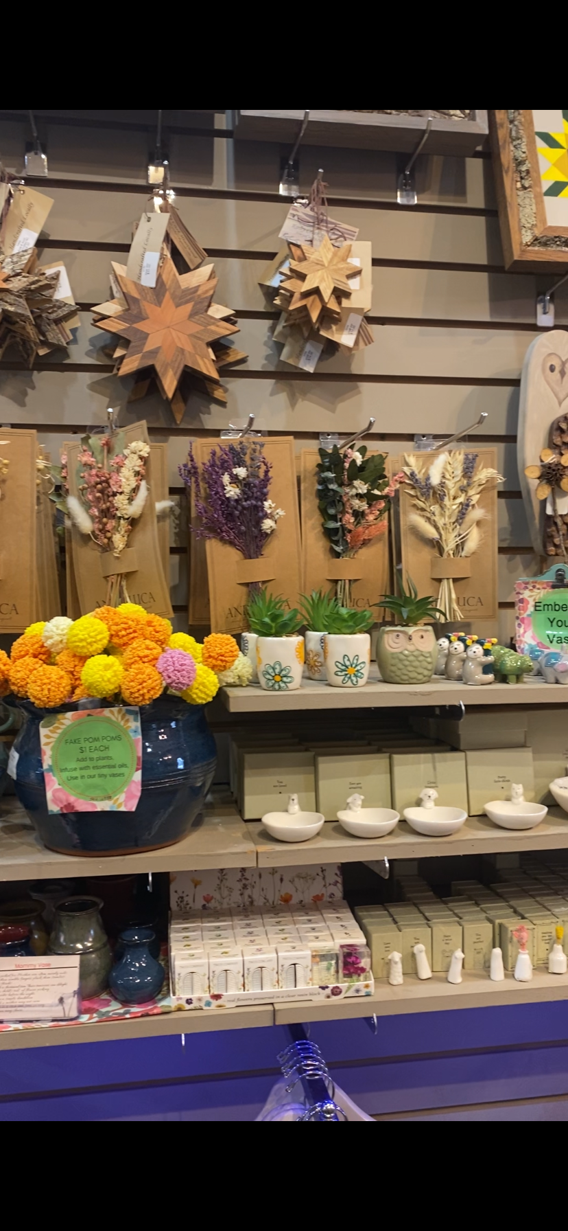 Bouquet of dried flower. Real flowers 8" long. Favors and decor. Great for small vases