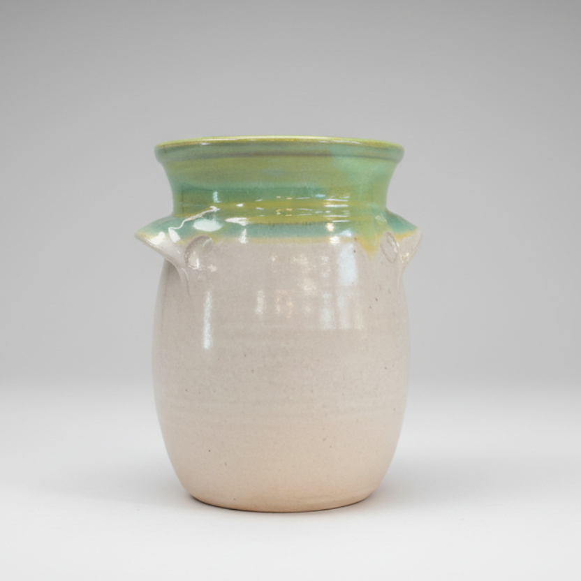 Traditionsns pottery utensil holder